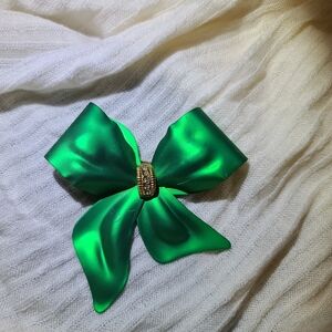 VTG whimsical Green Bow brooch
